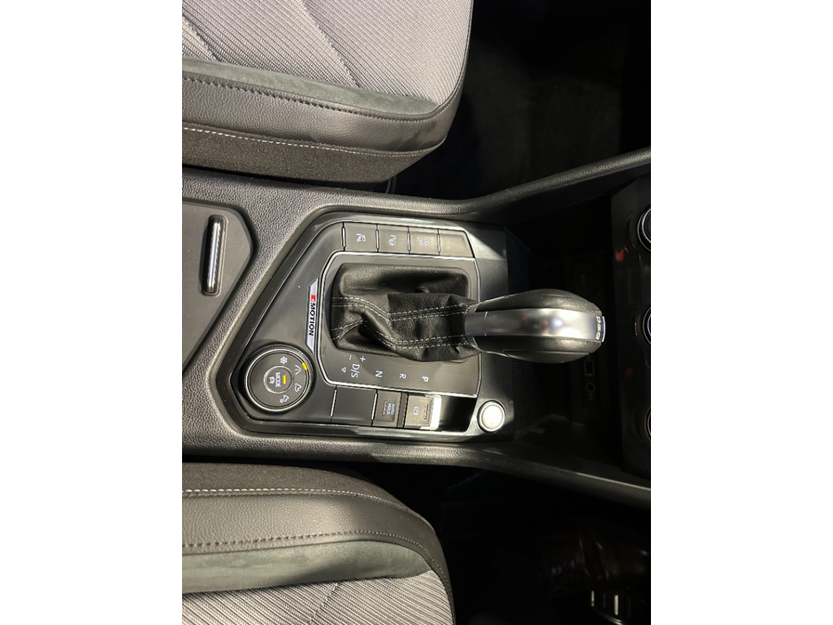 2018 Volkswagen Tiguan - image 32