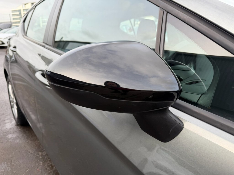 2021 Vauxhall Astra - image 26