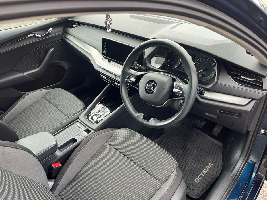 2023 Skoda Octavia - image 6