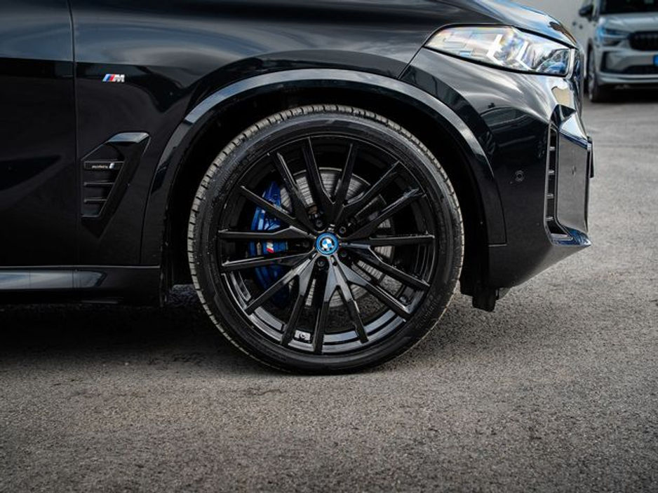 2024 BMW X5 - image 2