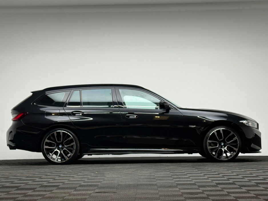 2023 BMW 3 Series - image 8