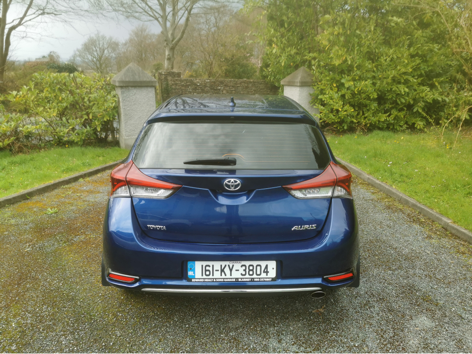 2016 Toyota Auris - image 9