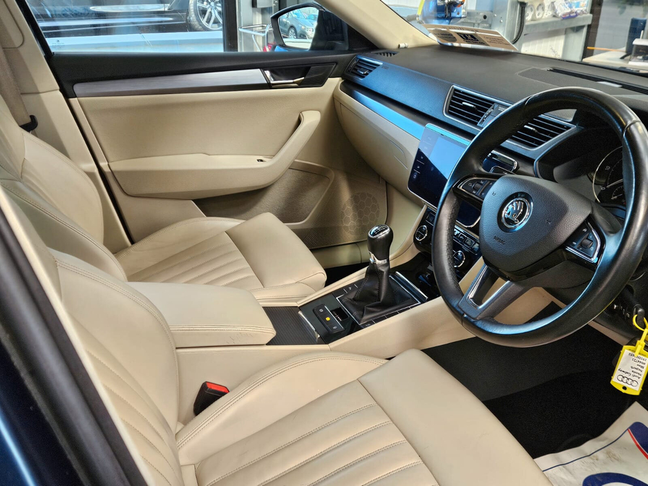 2019 Skoda Superb - image 19