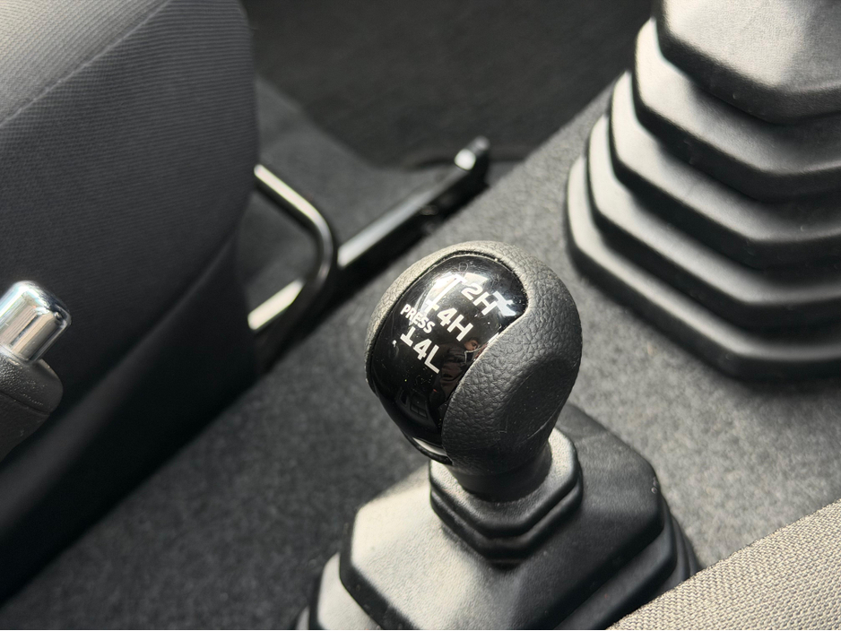 2022 Suzuki Jimny - image 24