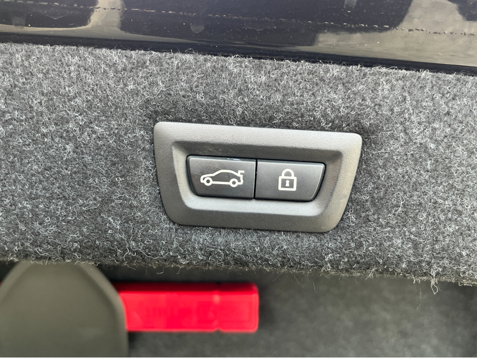 2018 BMW 5 Series - image 10