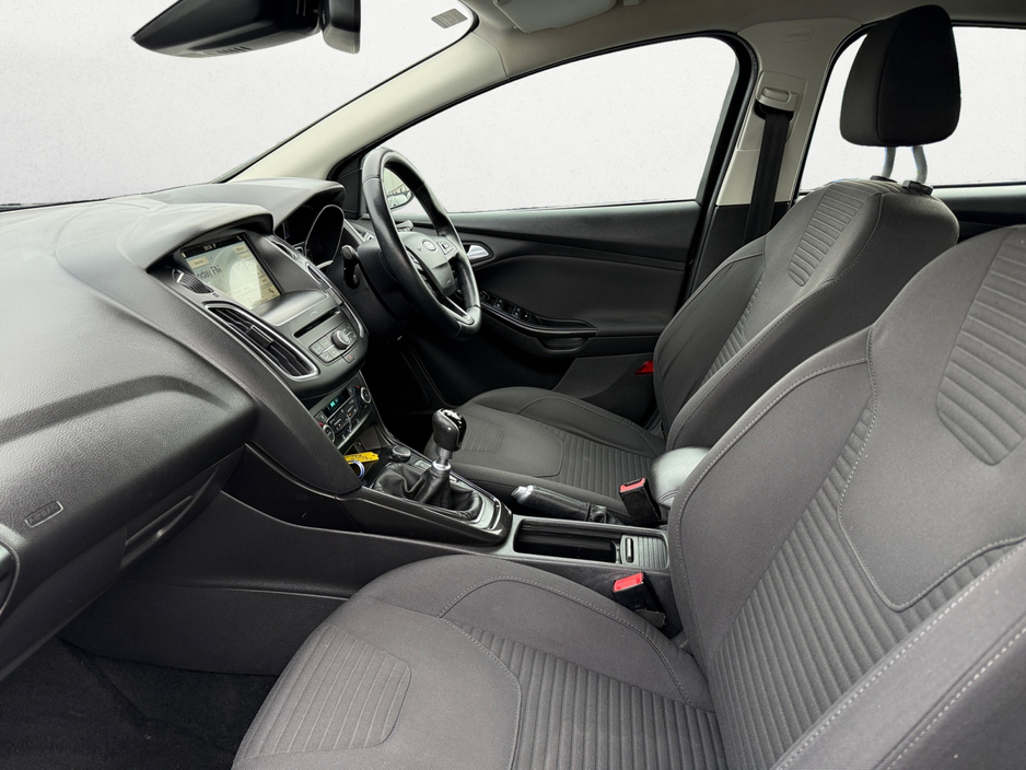 2017 Ford Focus - image 8