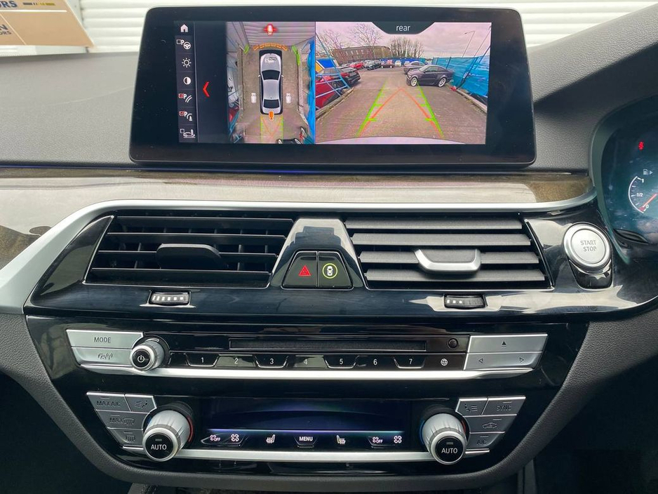 2019 BMW 5 Series - image 9