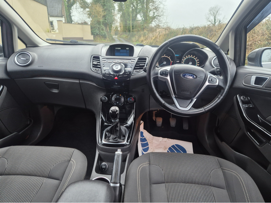 2016 Ford Fiesta - image 10