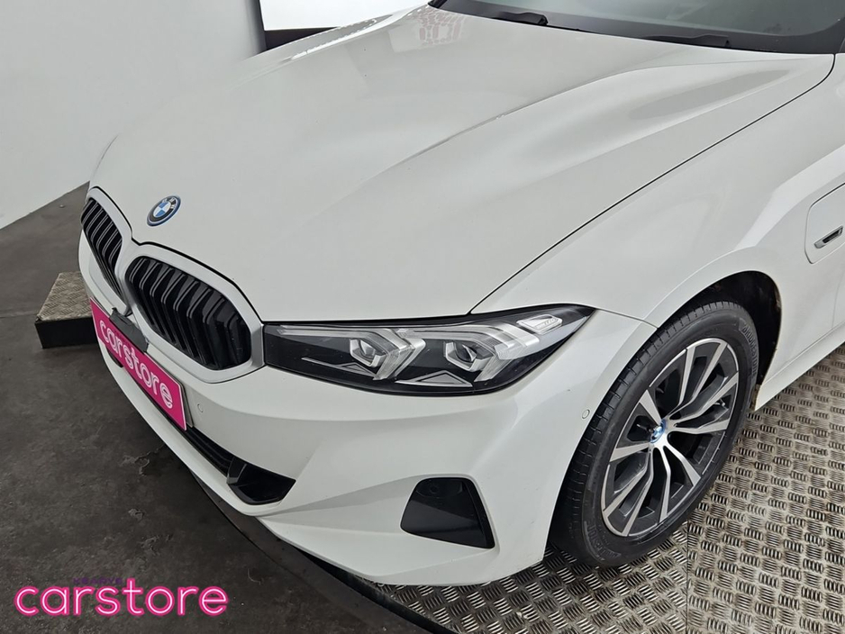 2023 BMW 3 Series - image 17