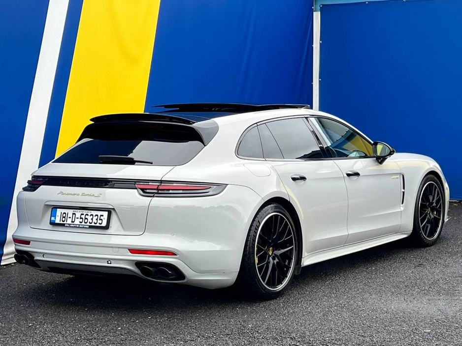 2018 Porsche Panamera - image 7
