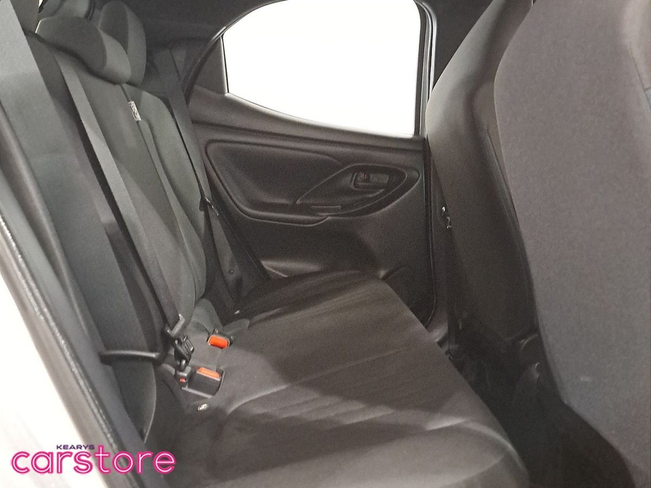 2021 Toyota Yaris 1.5 HYBRID €17,880