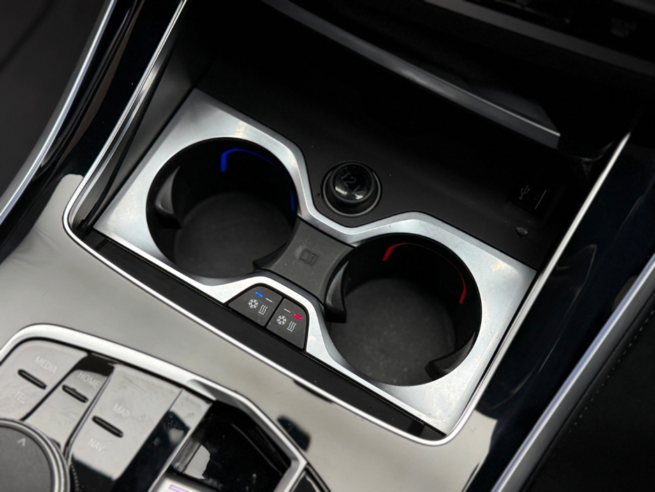 2025 BMW X5 - image 18