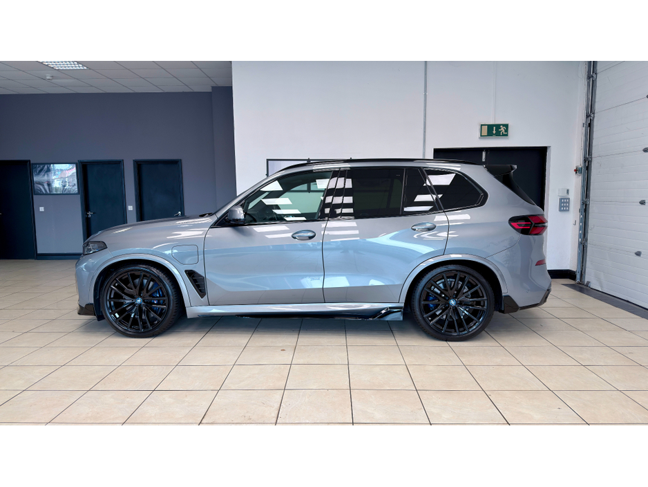 2024 BMW X5 - image 3