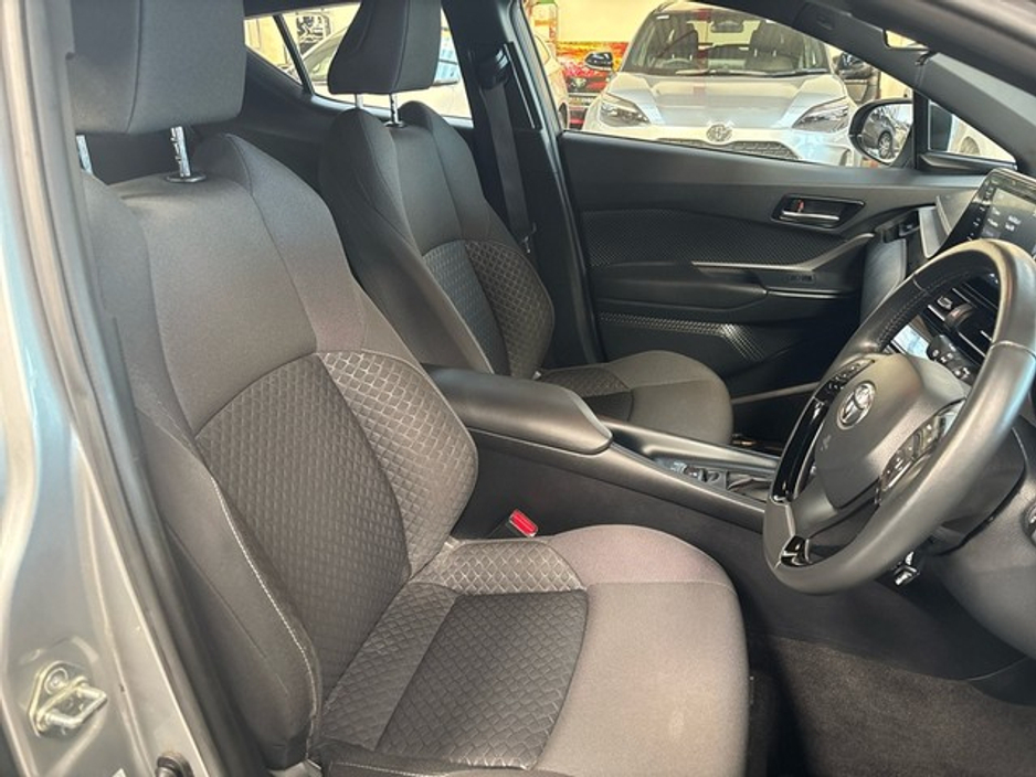 2023 Toyota C-HR - image 17