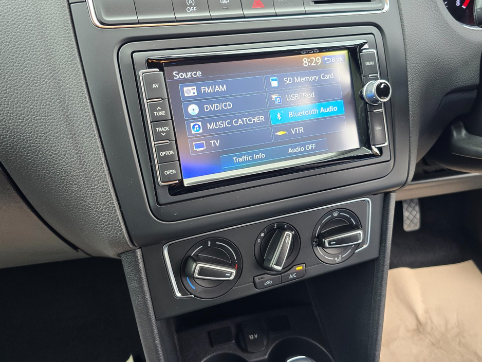 2016 Volkswagen Polo - image 17