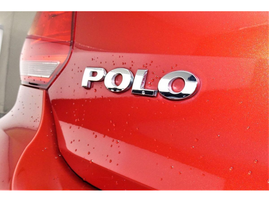 2015 Volkswagen Polo - image 24