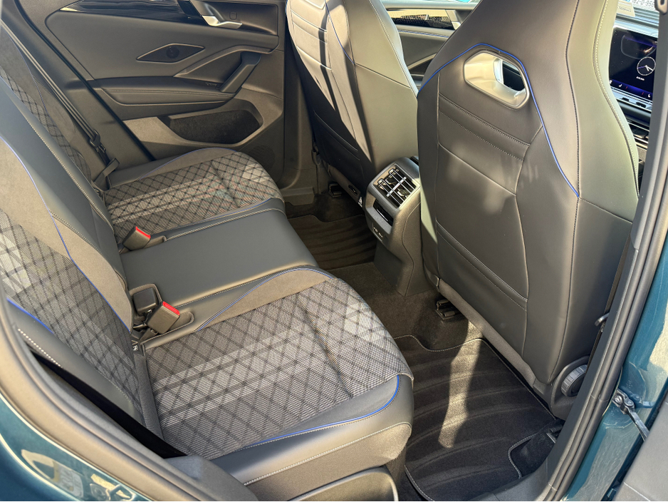 2025 Volkswagen Tiguan - image 2