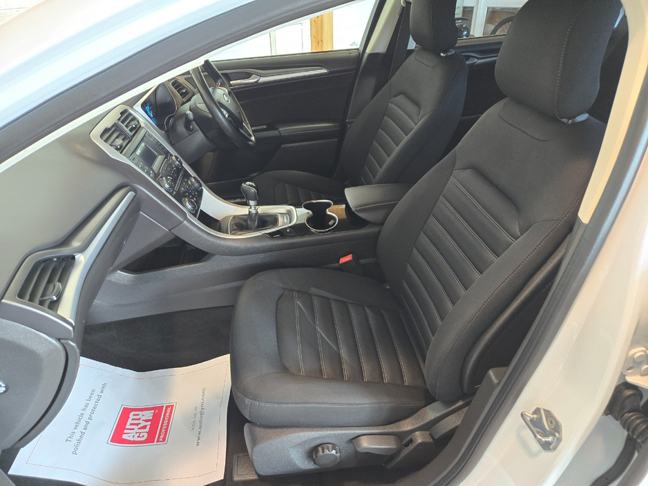 2015 Ford Mondeo - image 16