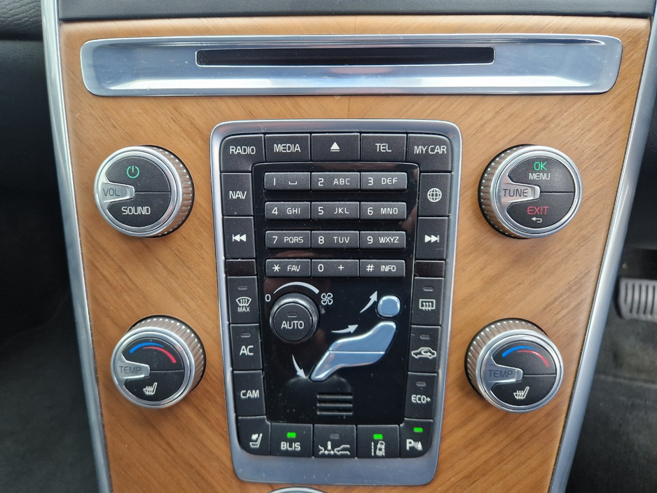 2015 Volvo XC60 - image 38