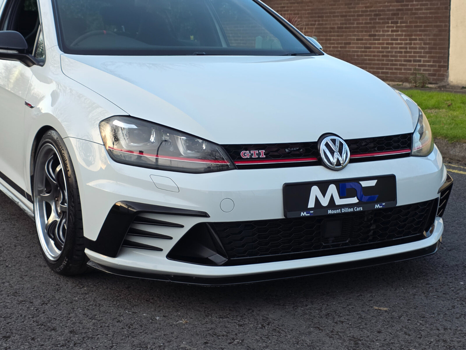 2016 Volkswagen Golf - image 15