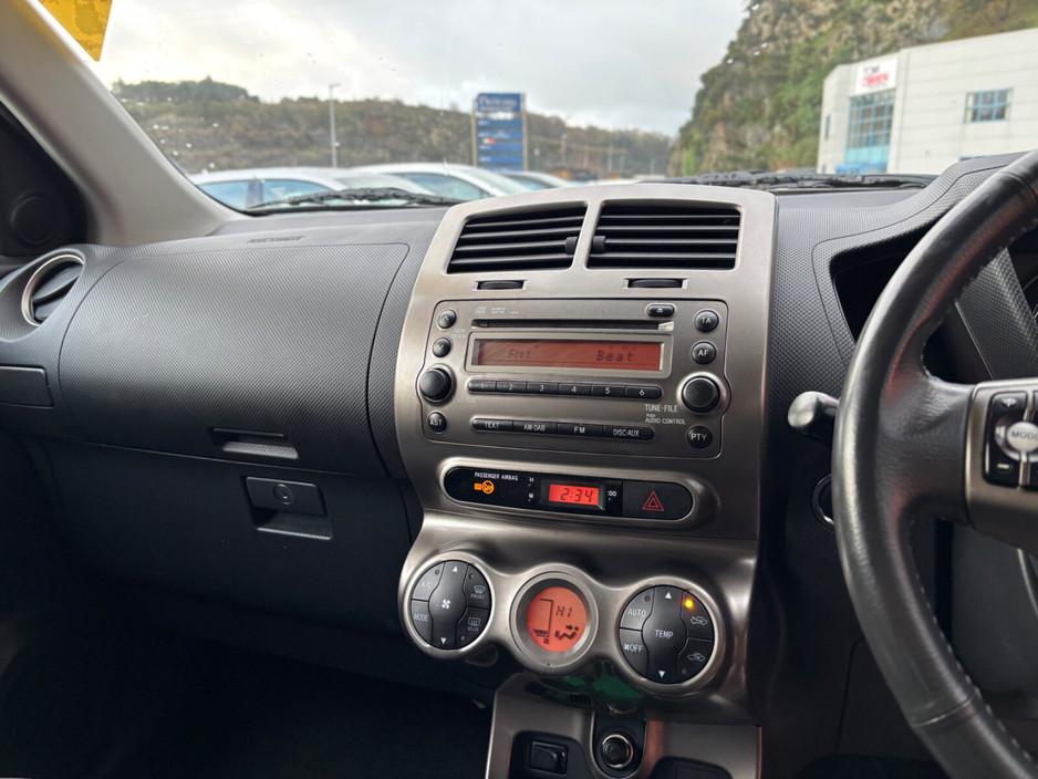 2011 Toyota Urban Cruiser - image 7