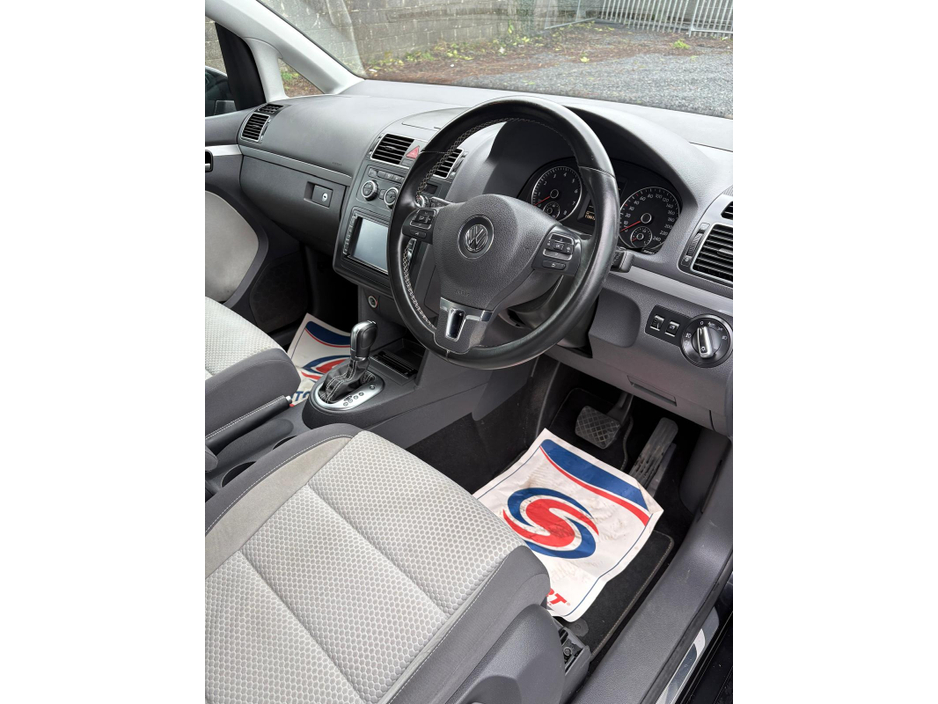 2015 Volkswagen Touran - image 14