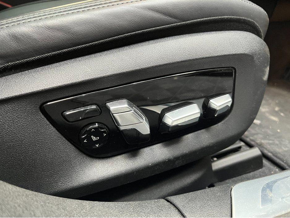 2018 BMW 7 Series - image 11