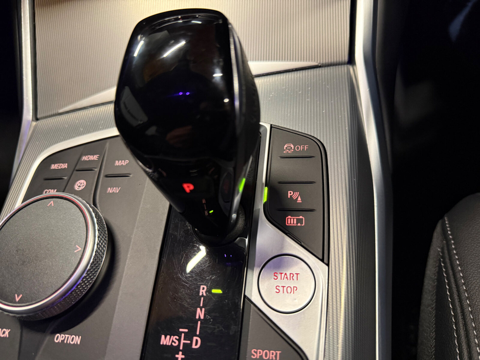 2022 BMW 3 Series - image 19