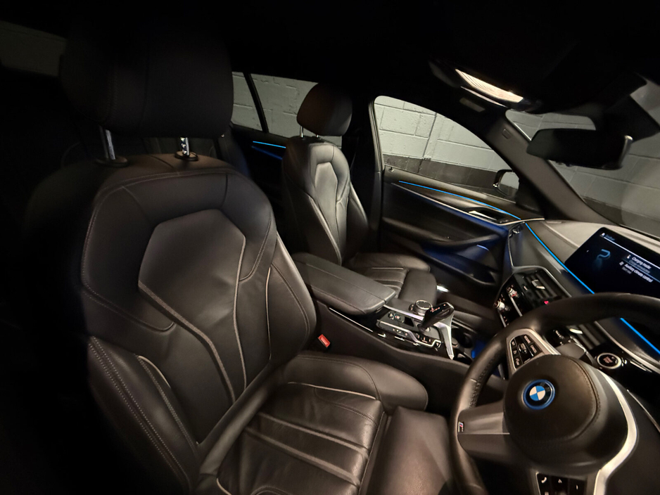 2022 BMW 5 Series - image 6