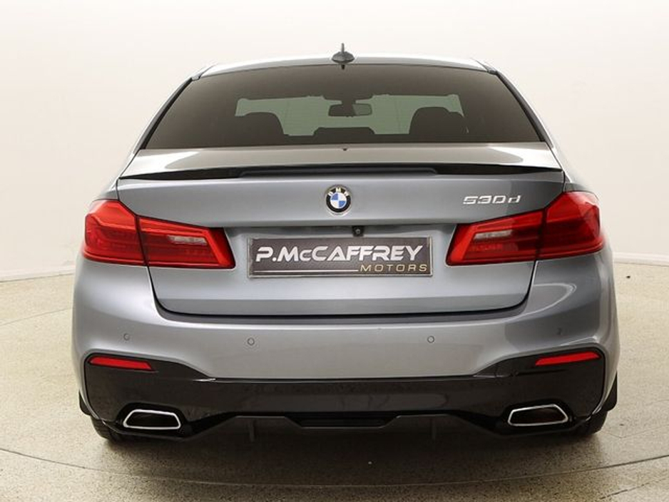 2019 BMW 5 Series - image 6