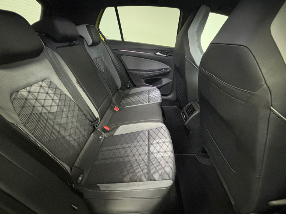 2021 Volkswagen Golf - image 13