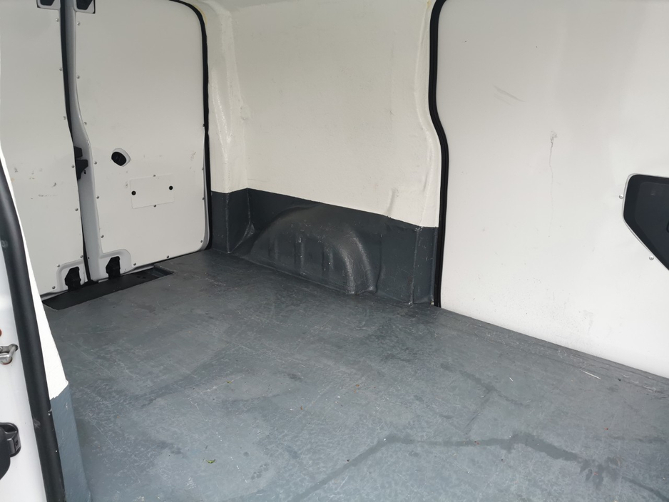 2023 Citroen Dispatch - image 12