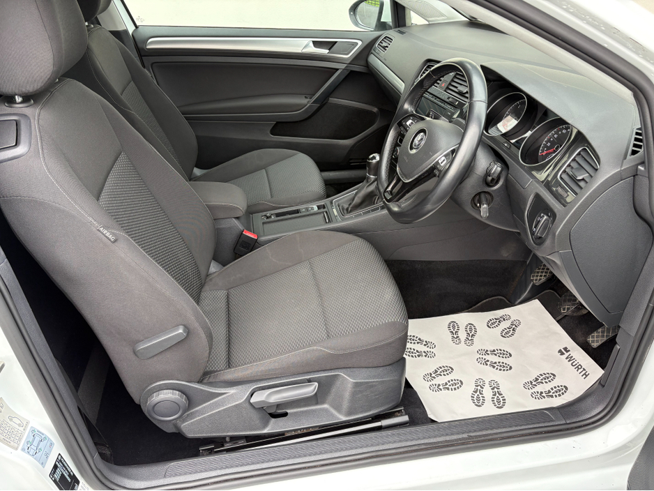 2019 Volkswagen Golf - image 5