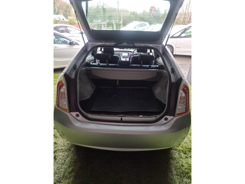 2014 Toyota Prius - image 9