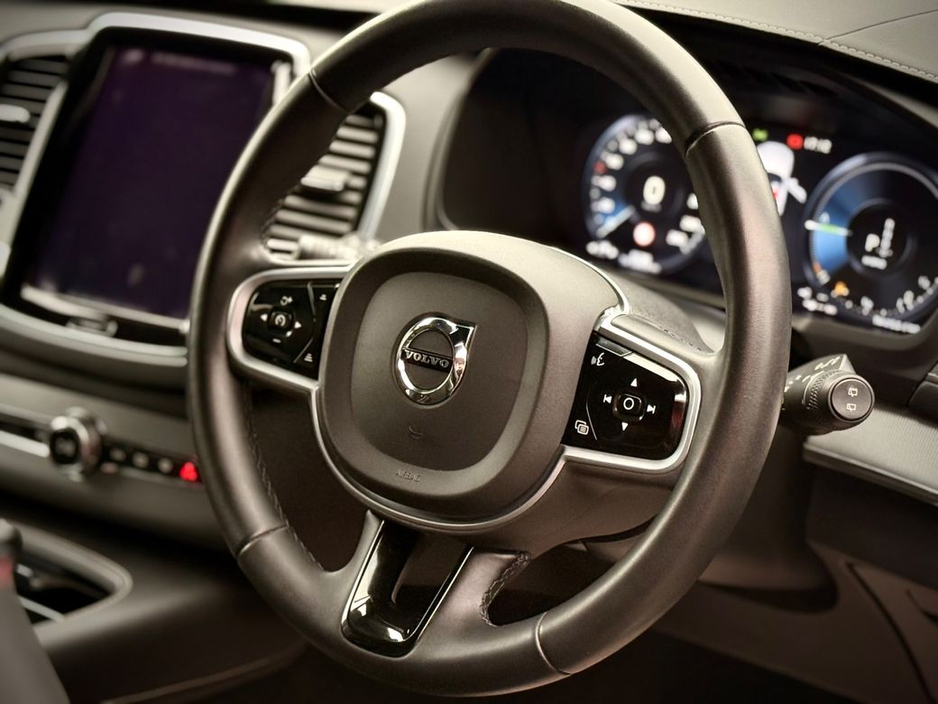 2022 Volvo XC90 - image 8