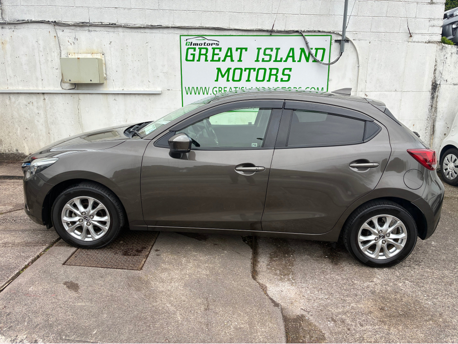 2017 Mazda Demio - image 3