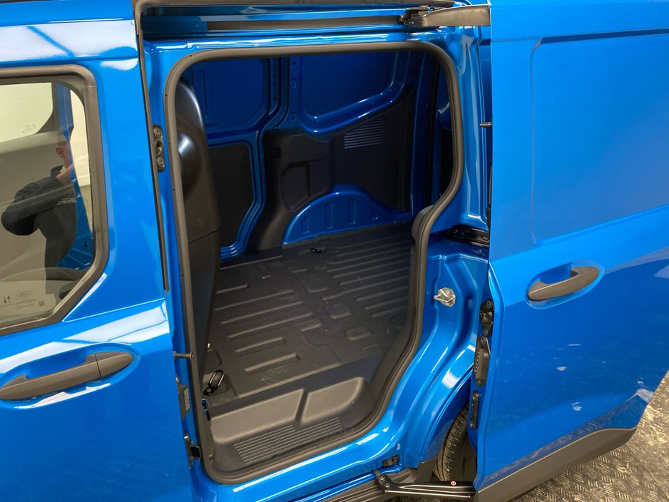 2026 Ford Transit Courier - image 20