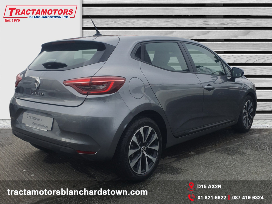 2023 Renault Clio - image 3