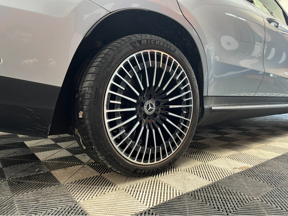 2020 Mercedes-Benz EQC - image 8