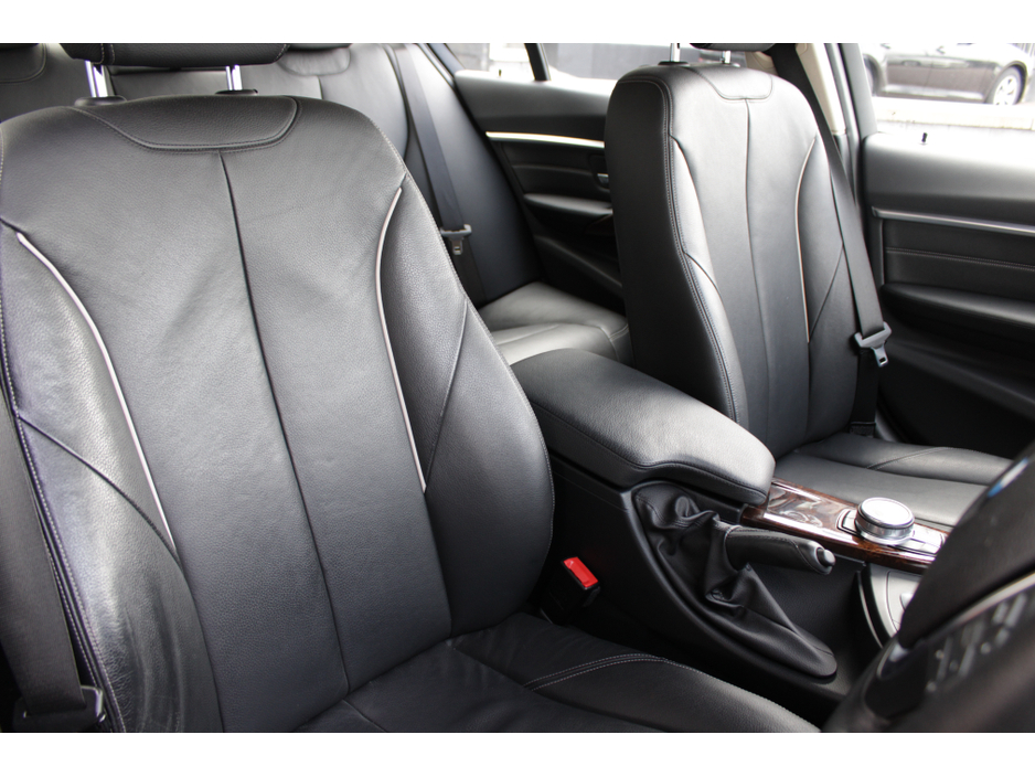 2018 BMW 3 Series - image 11