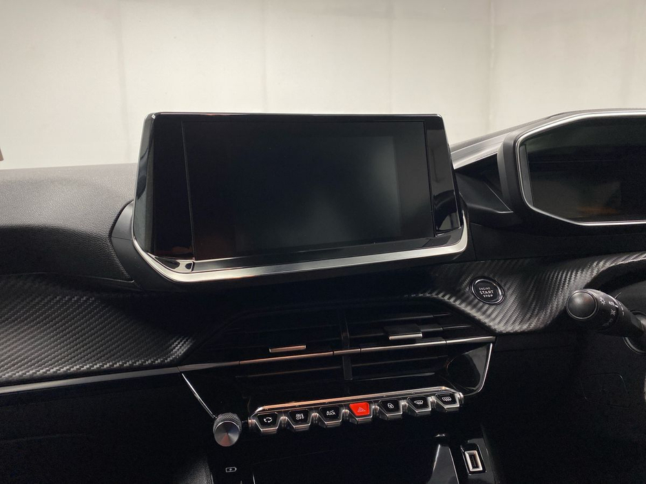 2022 Peugeot 208 - image 8