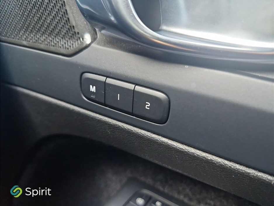 2023 Volvo C40 - image 13