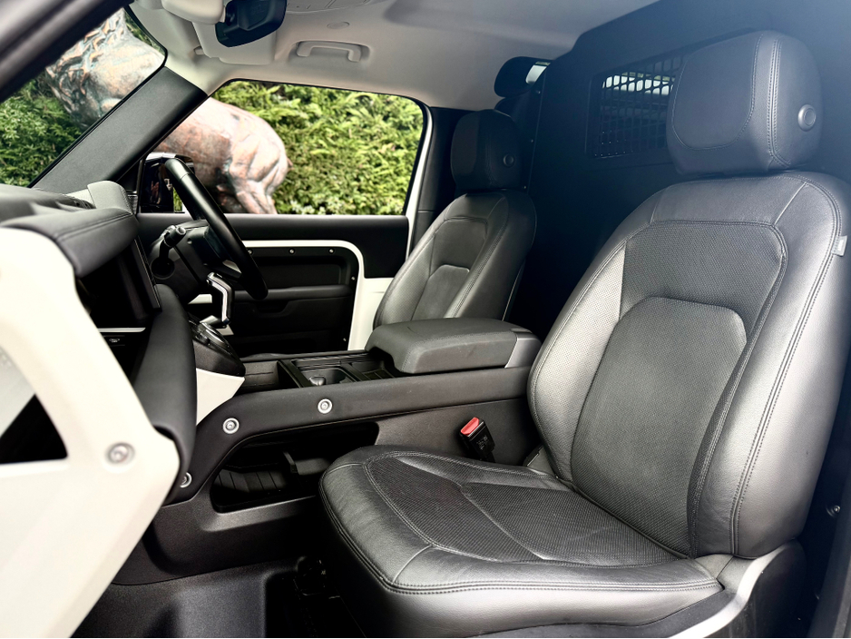 2023 Land Rover Defender 90 3.0 D HARD TOP SE 2 €67,950