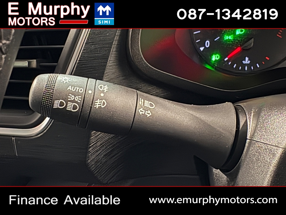 2023 Renault Trafic - image 17