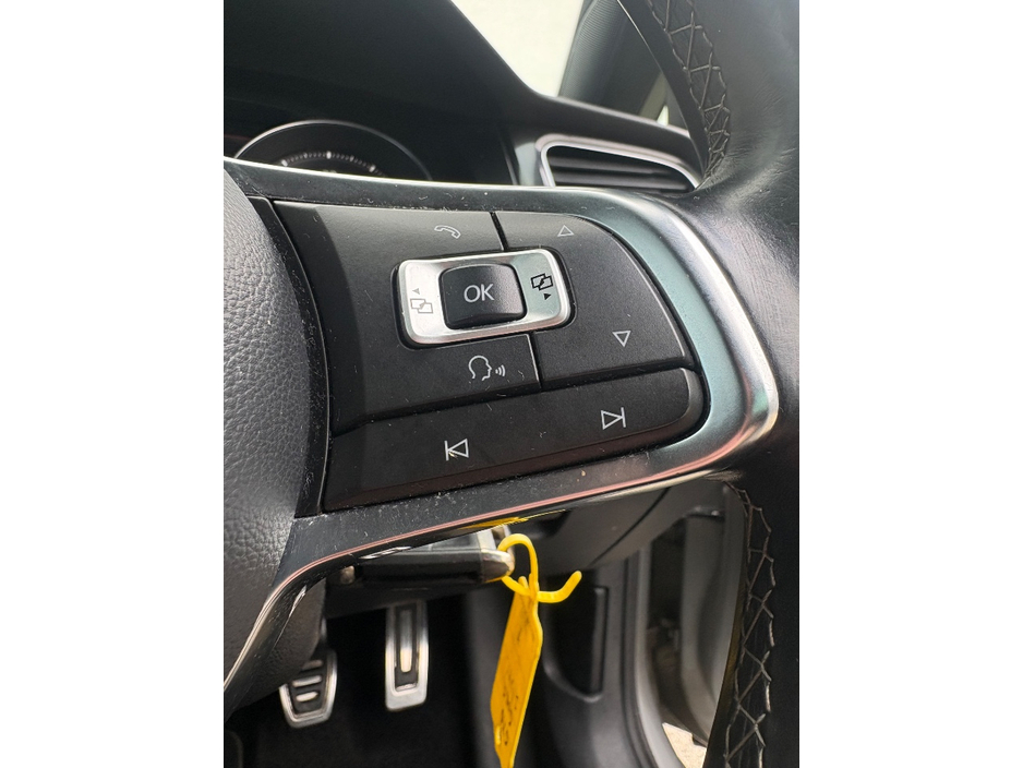 2014 Volkswagen Golf - image 26