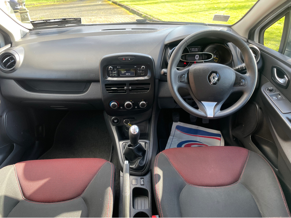 2016 Renault Clio - image 11