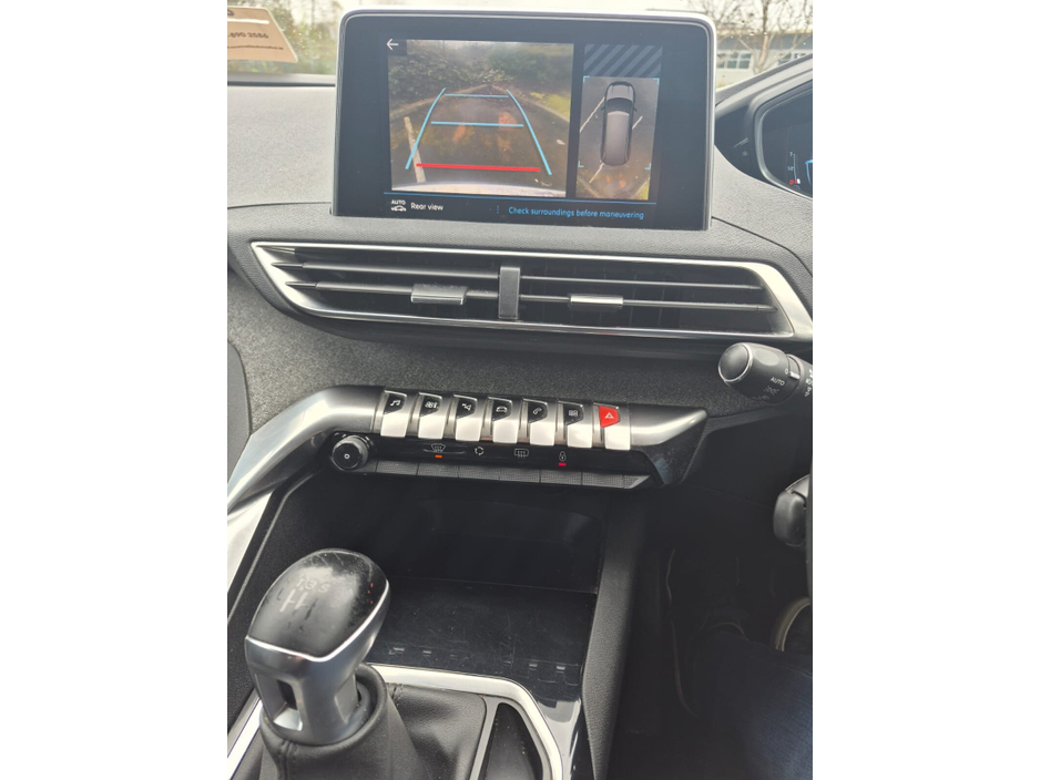 2017 Peugeot 5008 - image 18