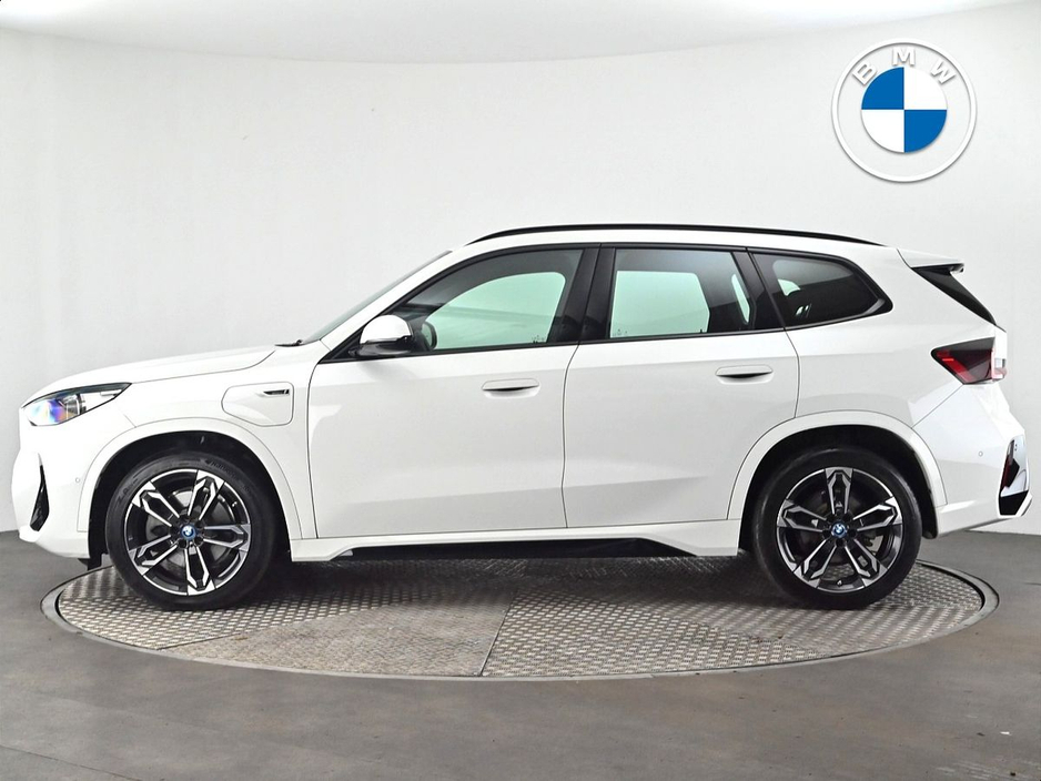 2023 BMW X1 - image 3