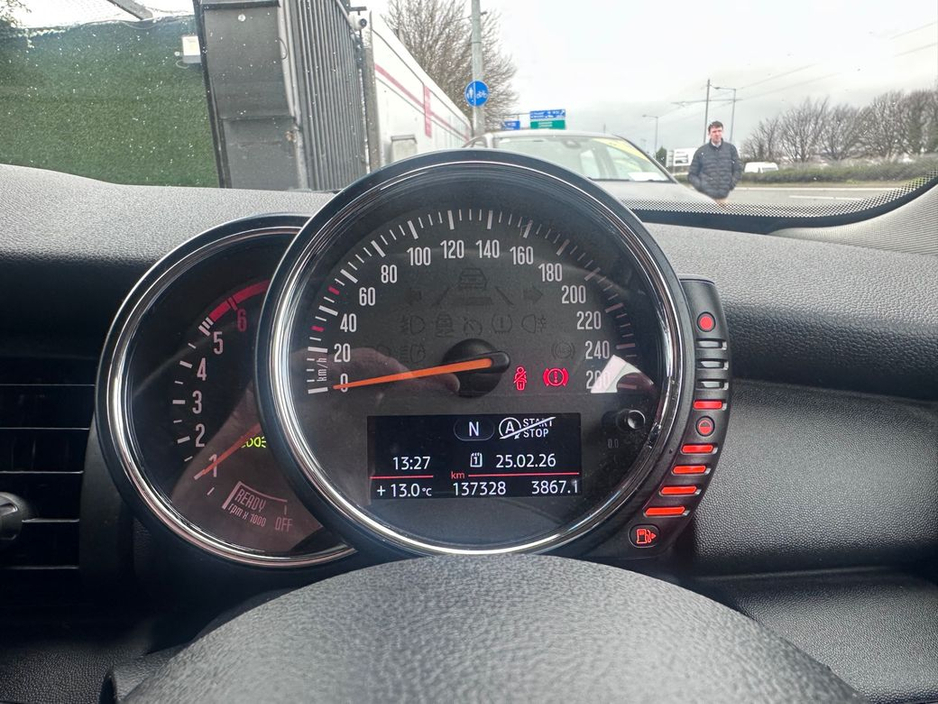 2015 MINI One - image 34