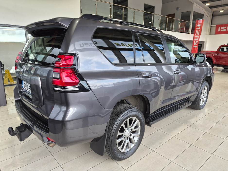 2022 Toyota Landcruiser - image 3